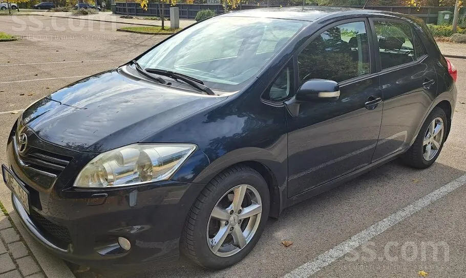 Toyota Auris 2013 photo 2
