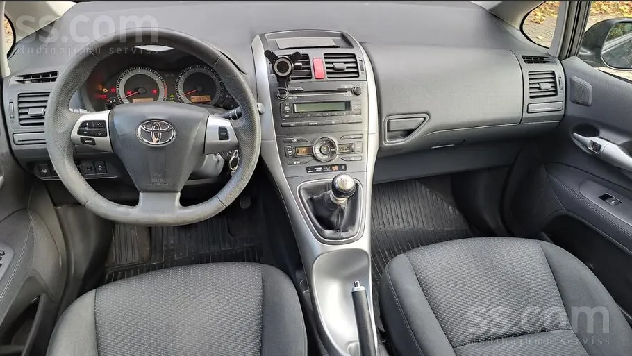 Toyota Auris 2013 photo 5