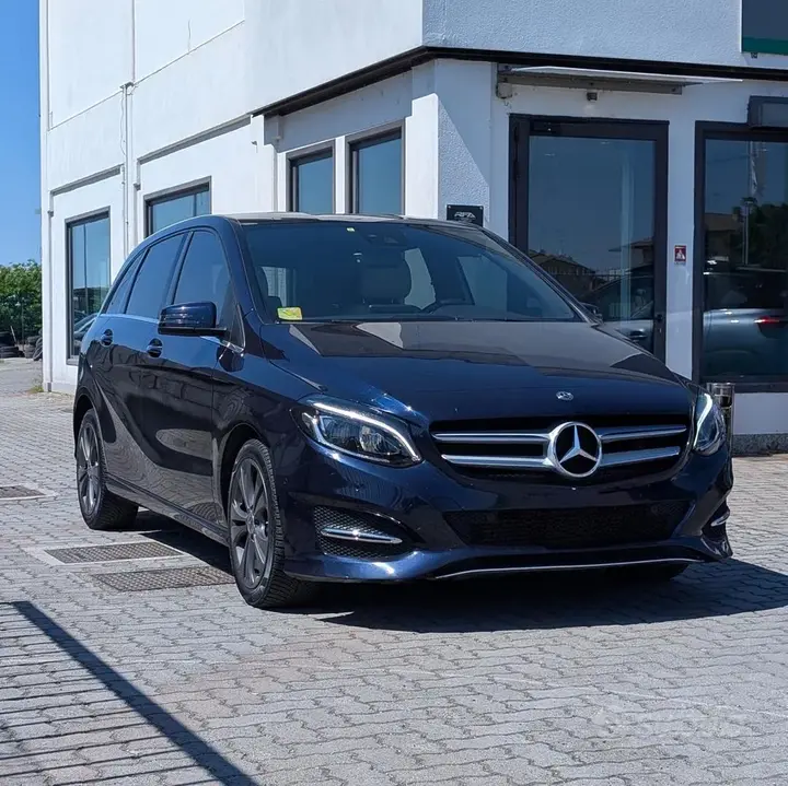 Mercedes-Benz B 180