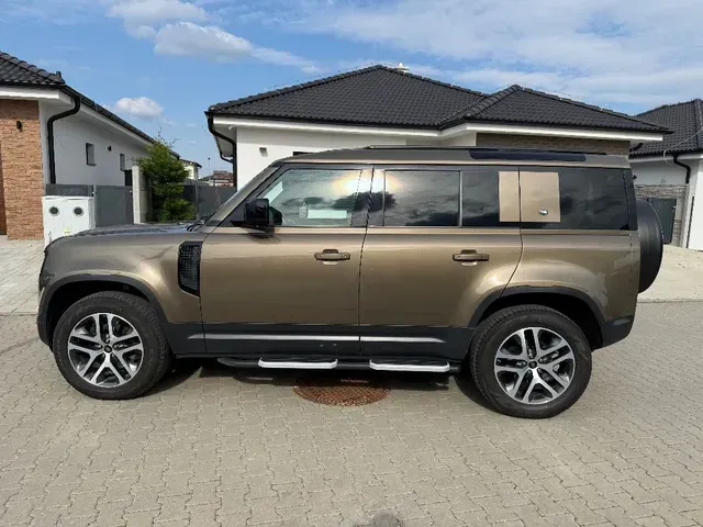 Land Rover Defender 2021 photo 2