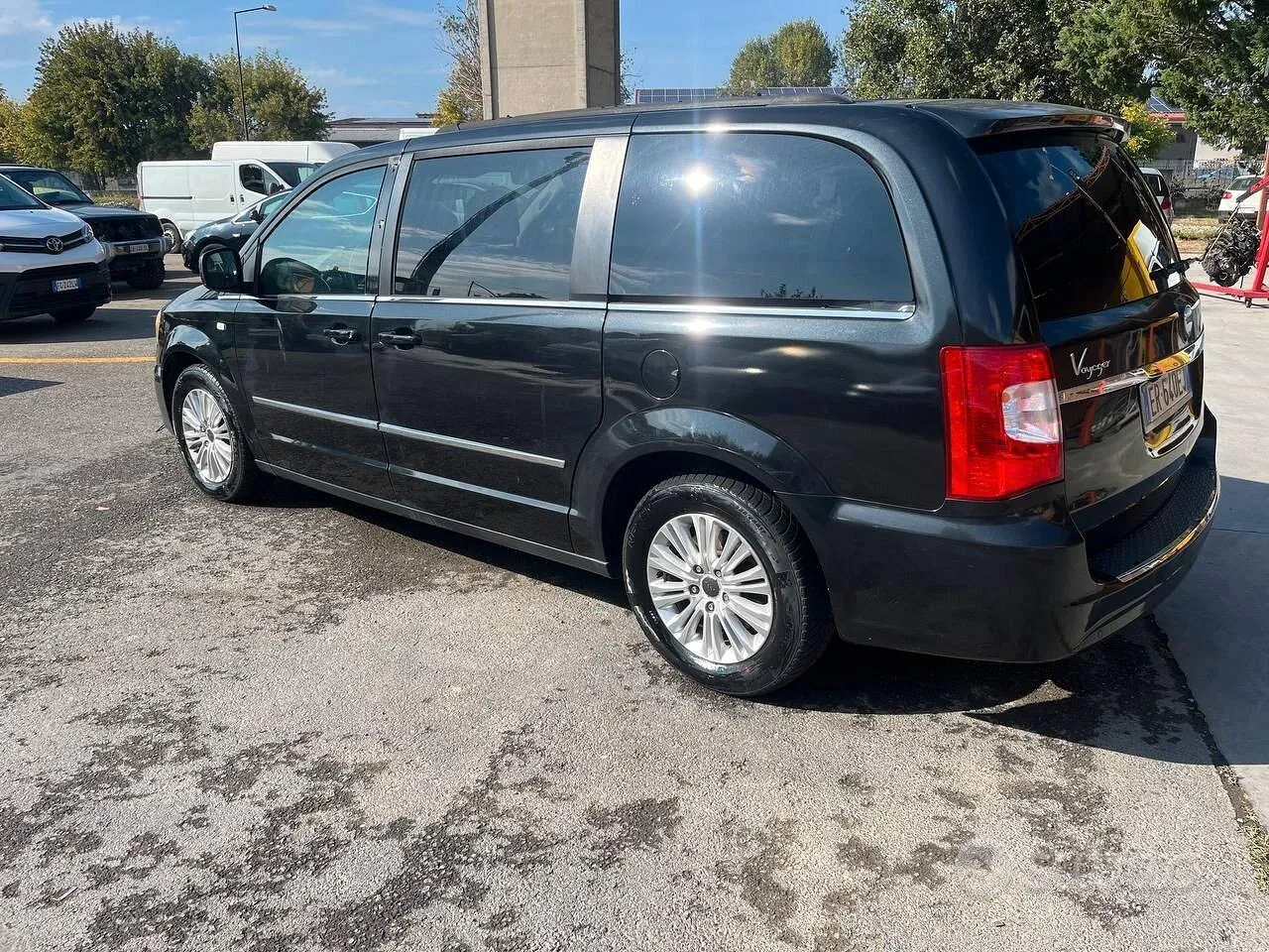 Lancia Voyager 2013 photo 3