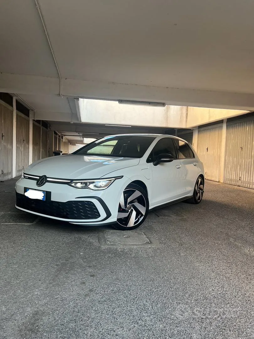 Volkswagen Golf 2022 photo 2