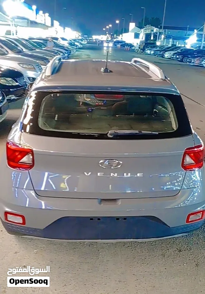 Hyundai Venue 2023 photo 2