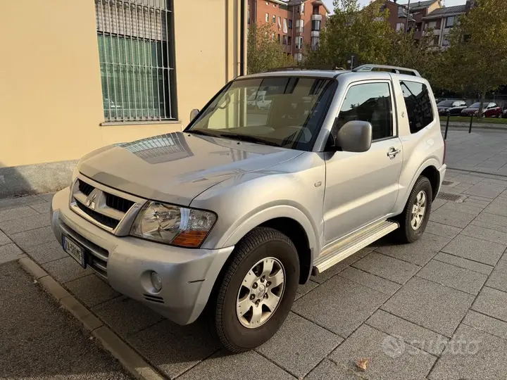 Mitsubishi Pajero 2006 photo 2