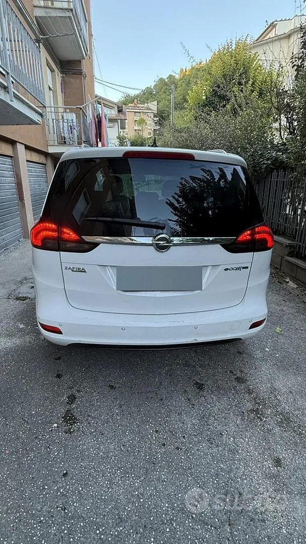Opel Zafira 2012 photo 2