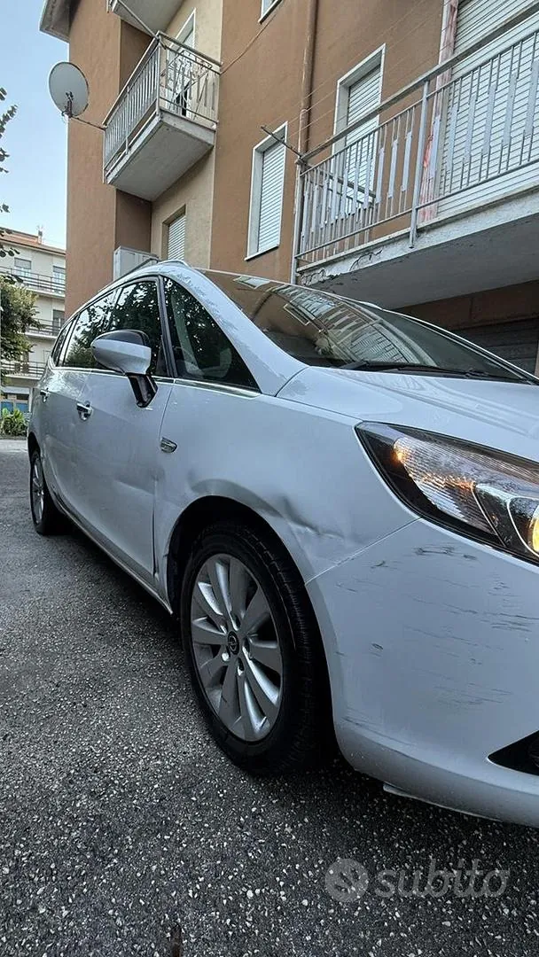 Opel Zafira 2012 photo 4