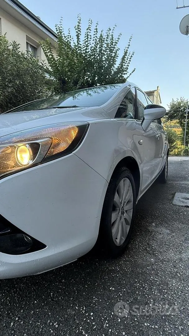 Opel Zafira 2012 photo 3