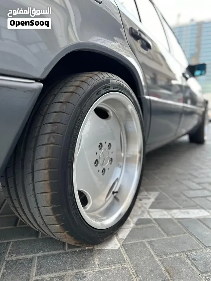 Mercedes-Benz E-Class 1990 photo 4