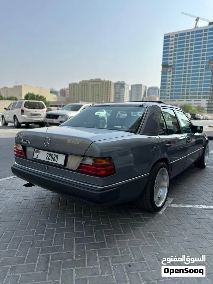Mercedes-Benz E-Class 1990 photo 3
