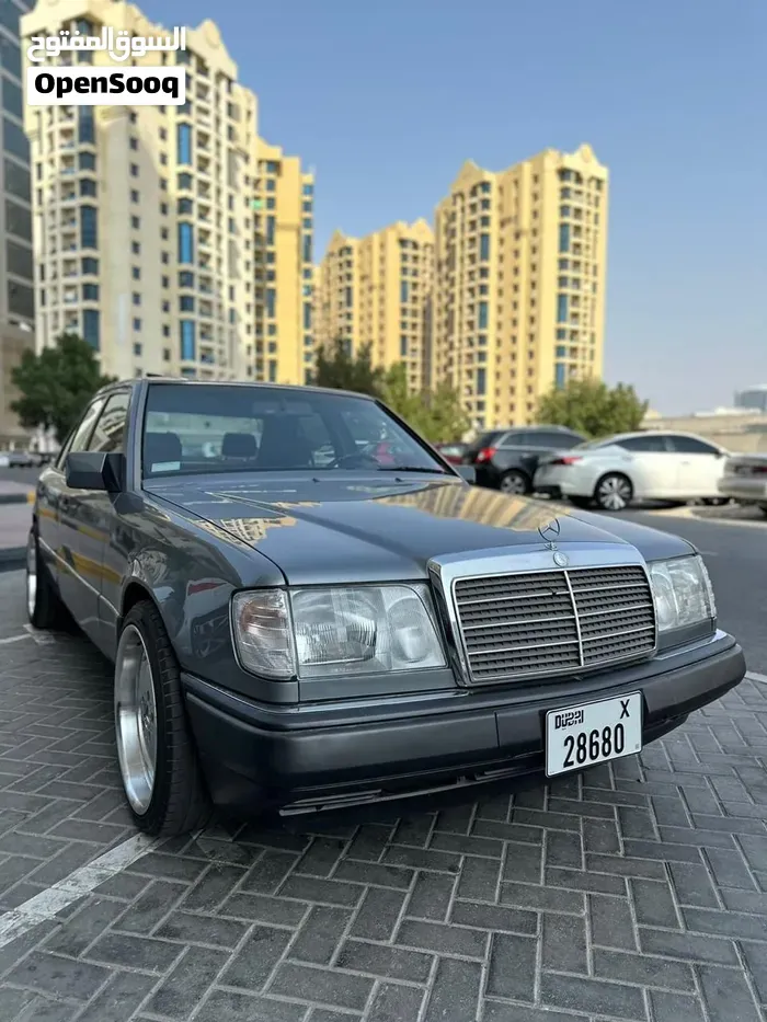 Mercedes-Benz E-Class 1990 photo 2