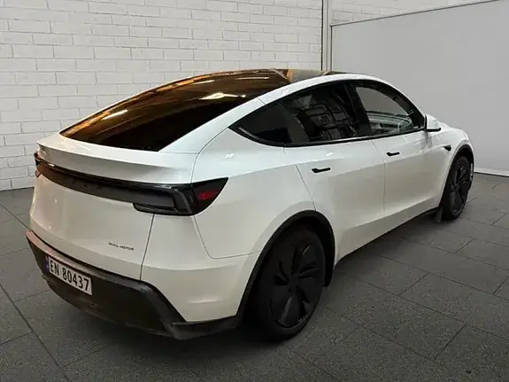 Tesla Model Y 2025 photo 3