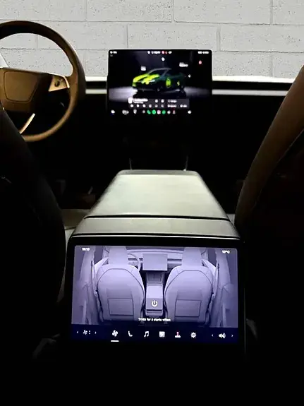 Tesla Model Y 2025 photo 2