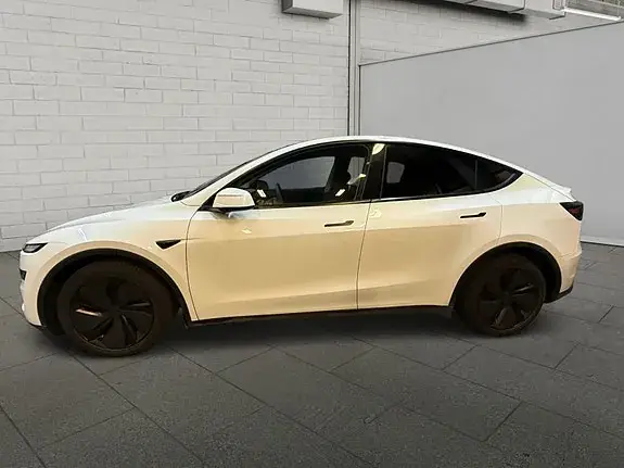 Tesla Model Y 2025 photo 5