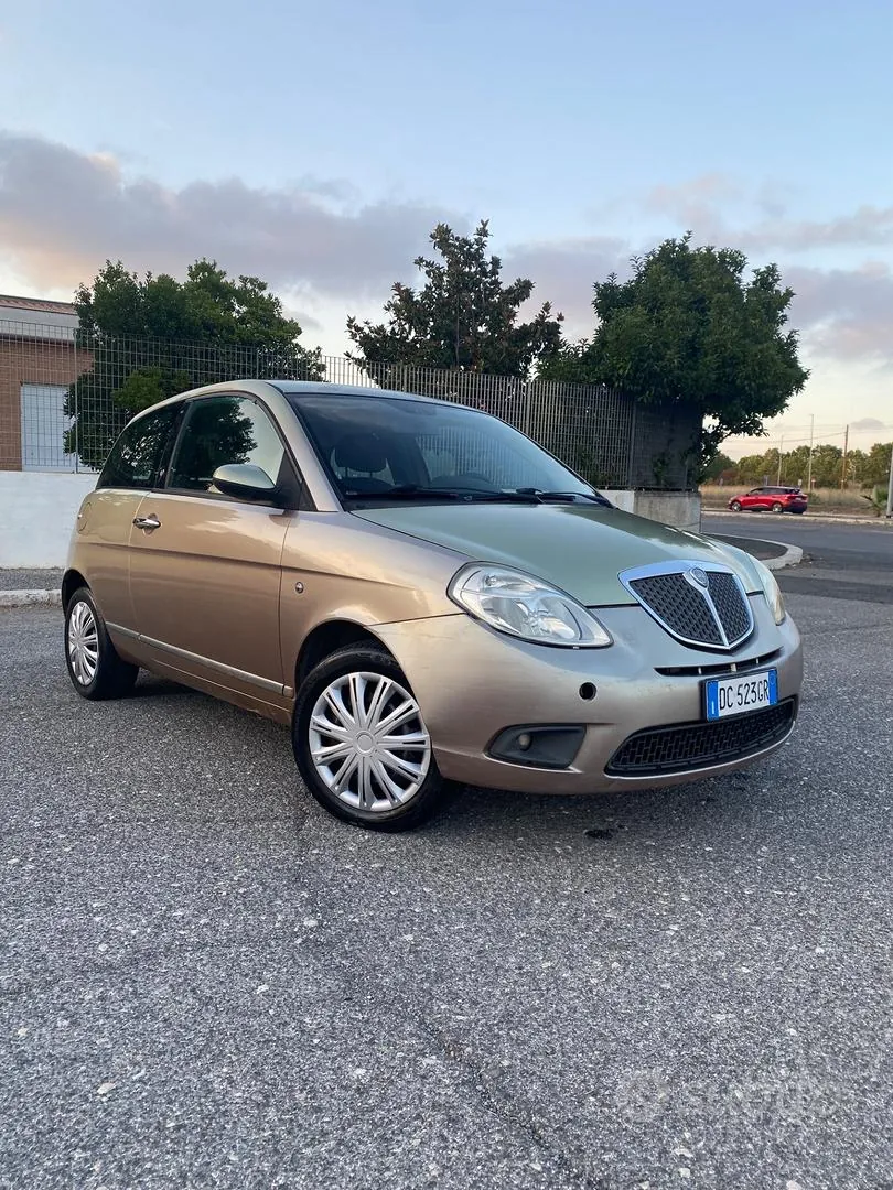 Lancia Ypsilon