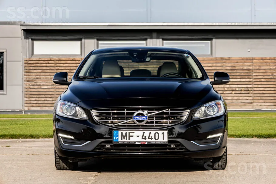 Volvo S60 2015 photo 2