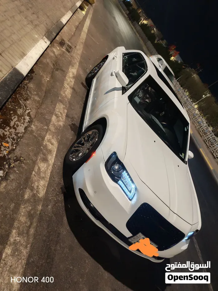 Chrysler 300 2023 photo 3