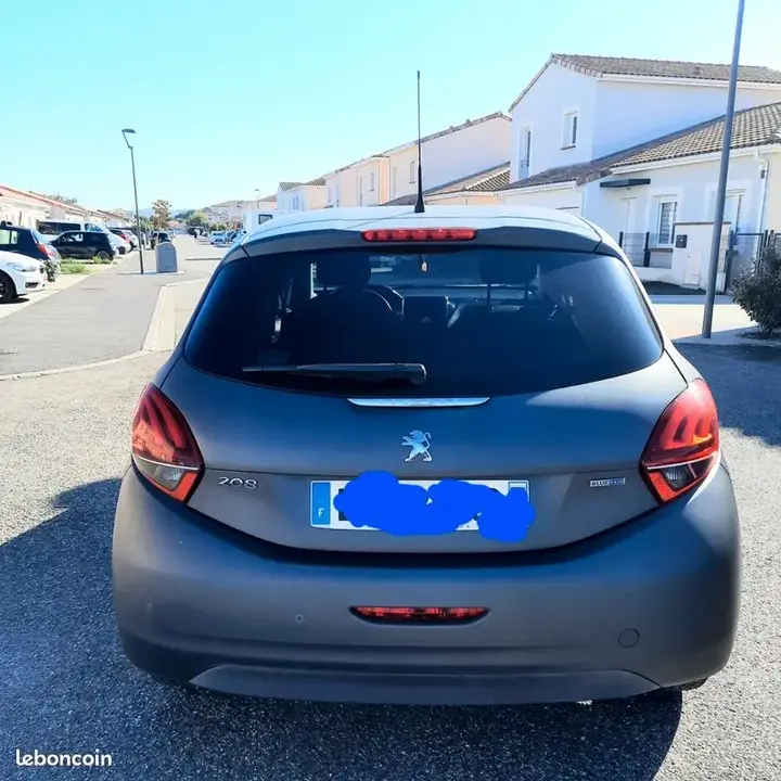 Peugeot 208 2017 photo 2