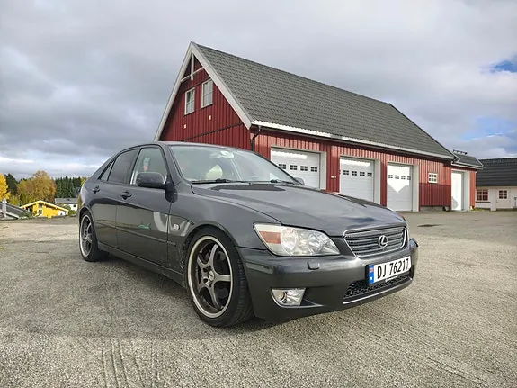 Lexus Is200