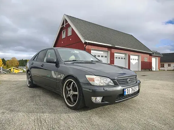 Lexus Is200