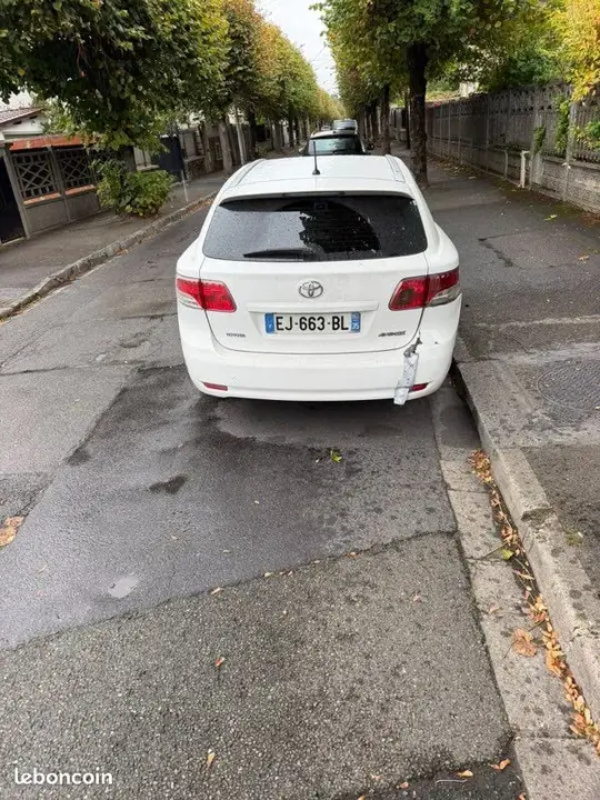 Toyota Avensis 2010 photo 3