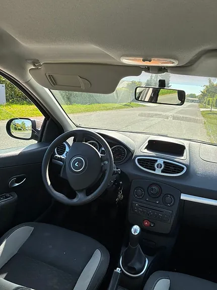 Renault Clio Iii 2011 photo 5