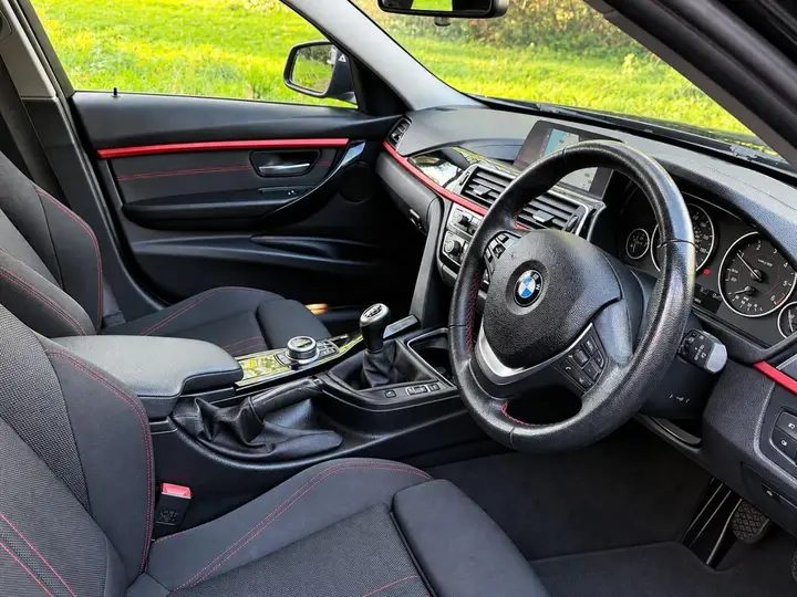 BMW 3 Series 2018 photo 2