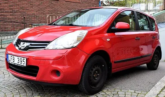 Nissan Note 2013 photo 2