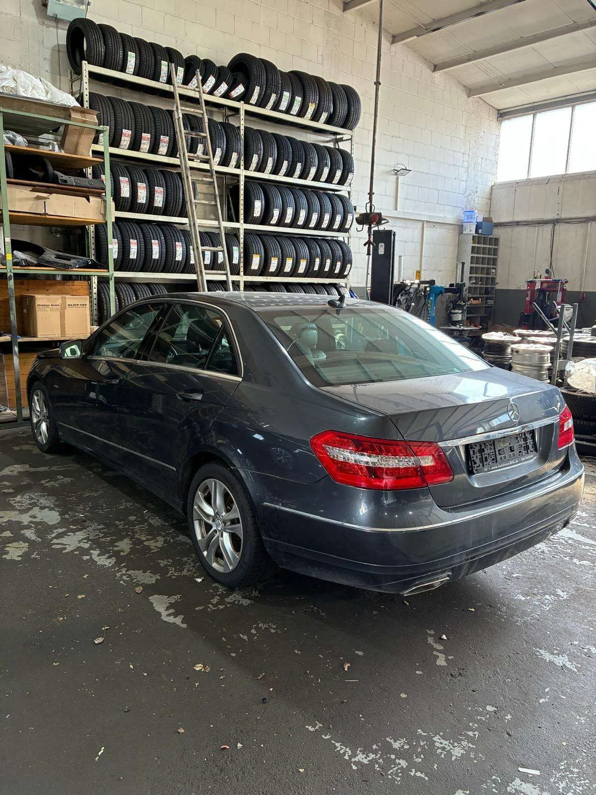 Mercedes-Benz E 300 2012 photo 2