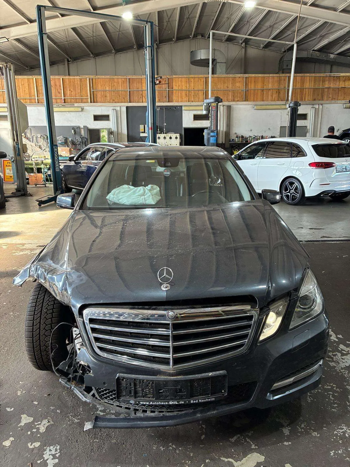 Mercedes-Benz E 300 2012 photo 3