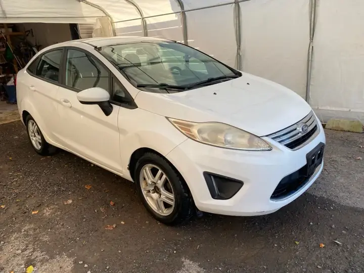 Ford Fiesta 2012 photo 4