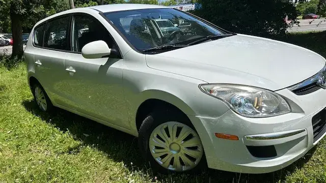 Hyundai Elantra 2011 photo 2