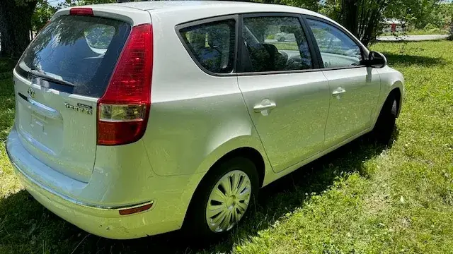 Hyundai Elantra 2011 photo 4