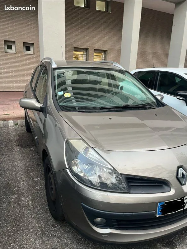 Renault Clio 2009 photo 2