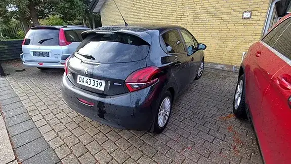 Peugeot 208 2016 photo 5