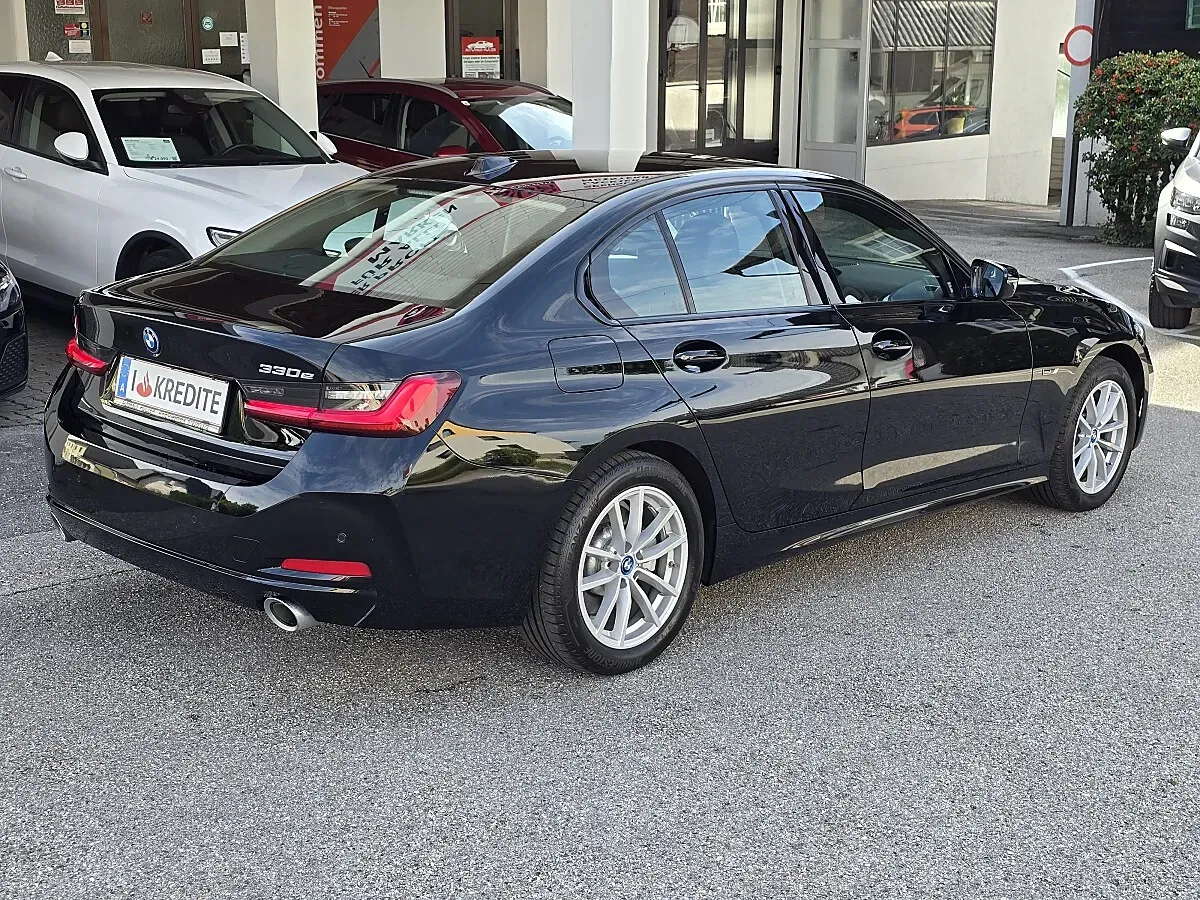 BMW 3 Series 2023 photo 3