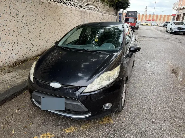 Ford Fiesta 2012 photo 2