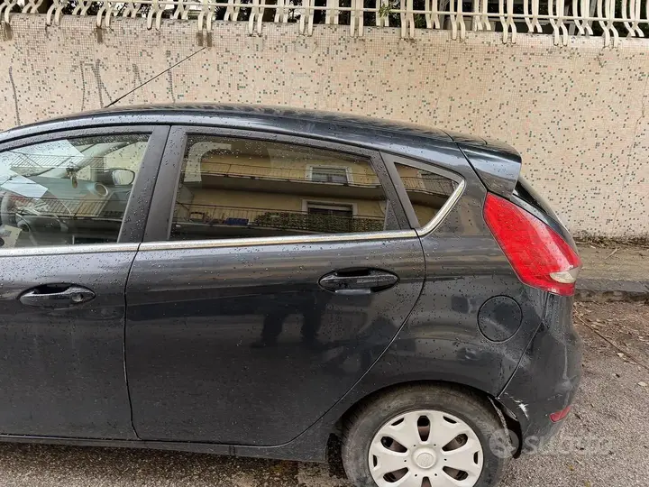 Ford Fiesta 2012 photo 3