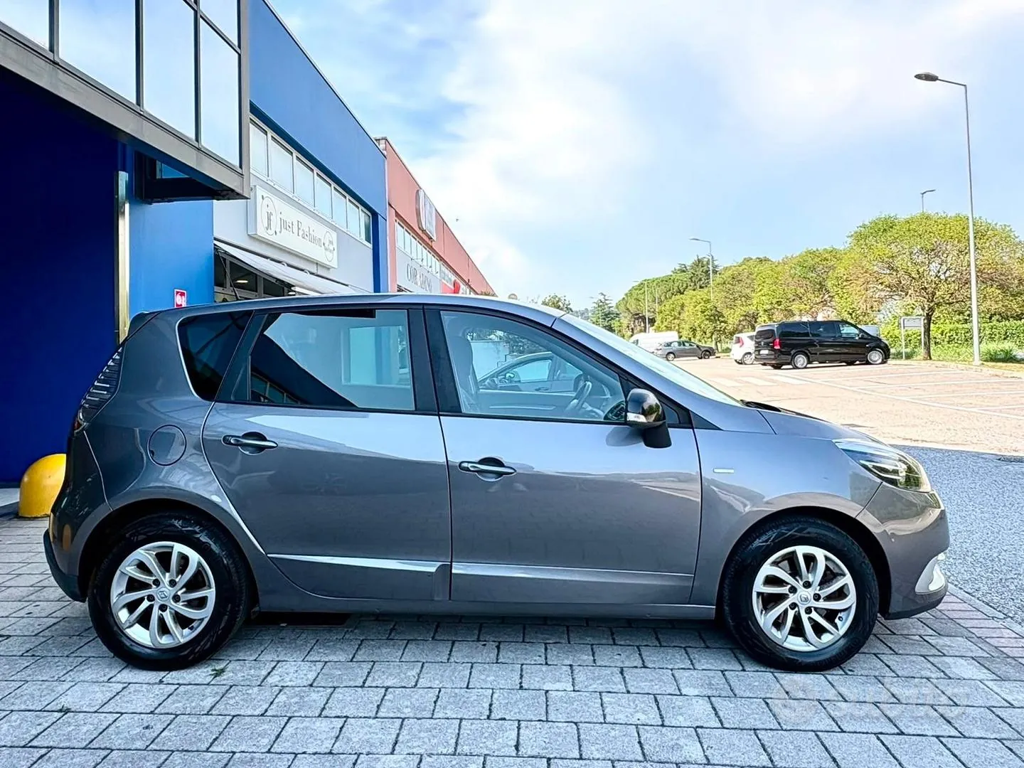 Renault Scenic 2015 photo 4