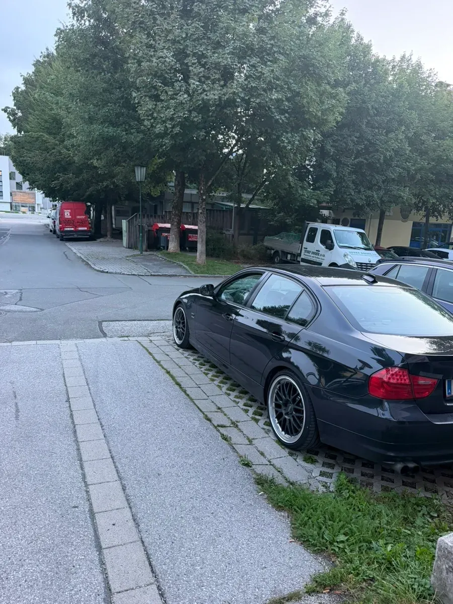 BMW 3 Series 2009 photo 3