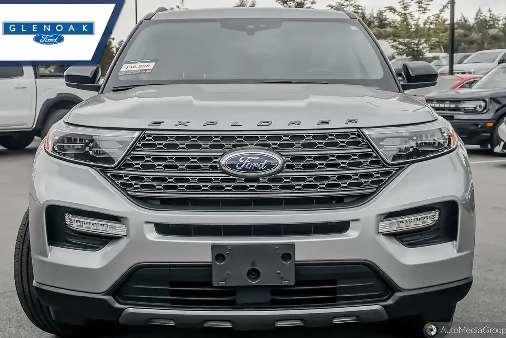 Ford Explorer 2023 photo 2
