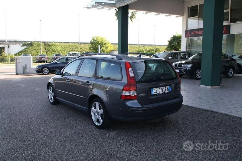 Volvo V50 2004 photo 2