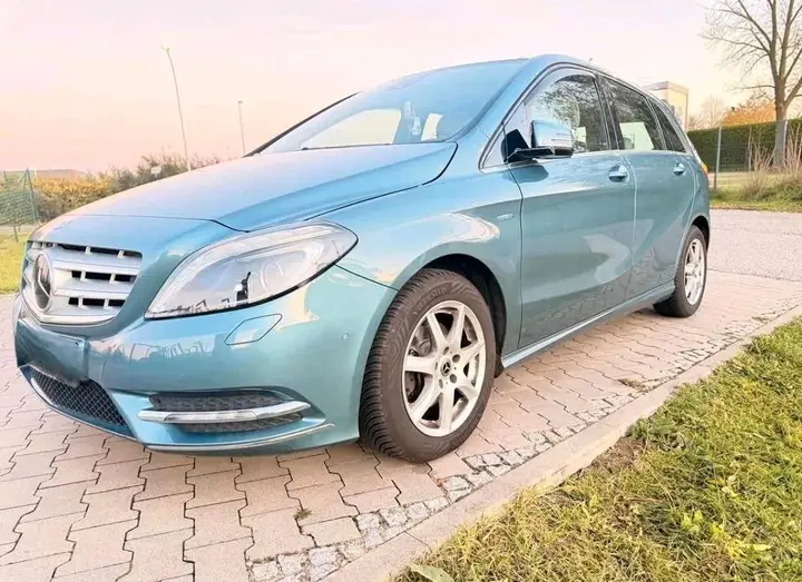 Mercedes-Benz B 200