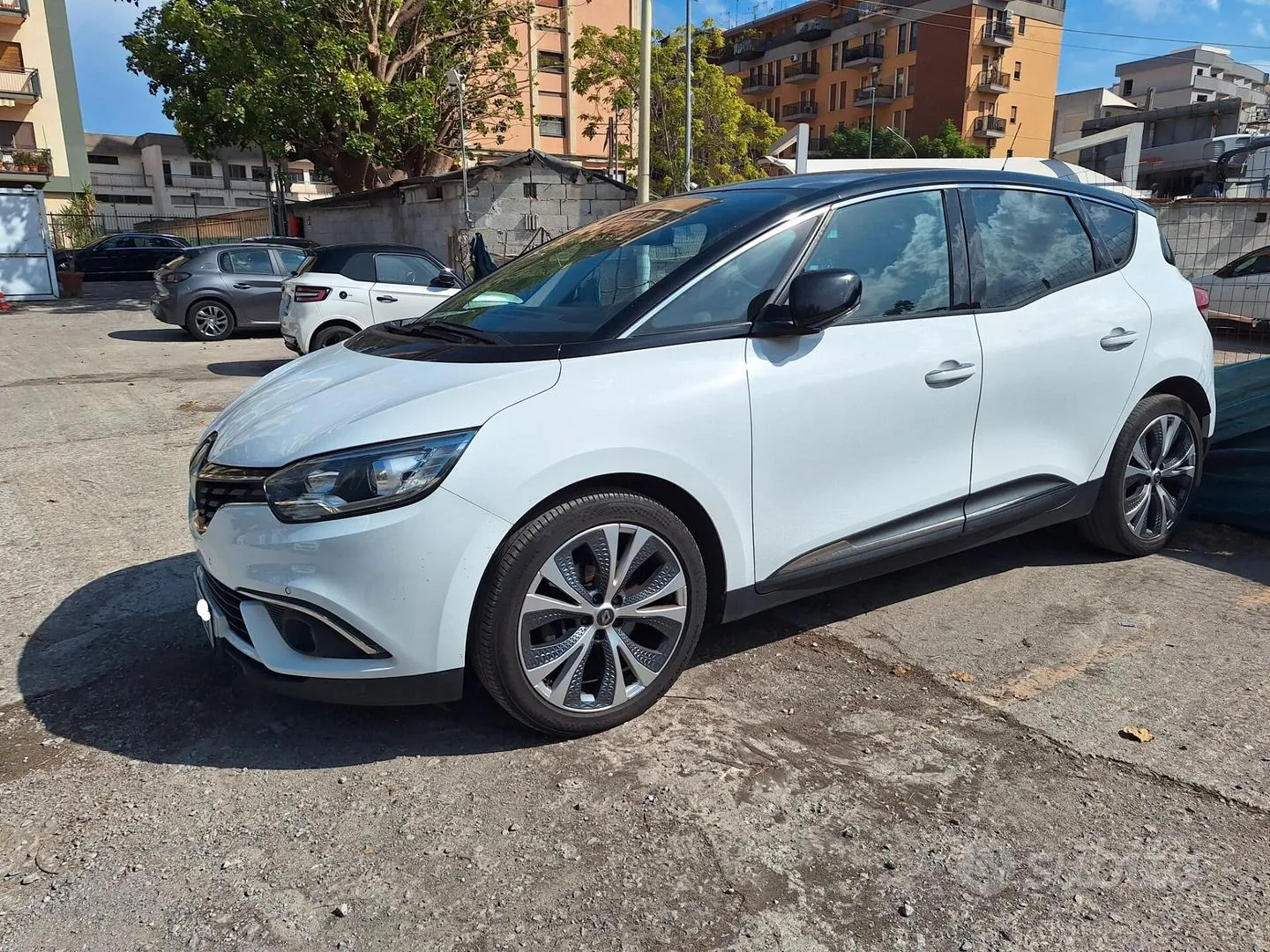 Renault Scenic 2018 photo 2