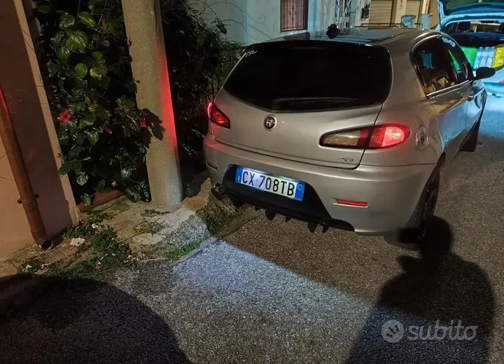 Alfa Romeo 147 2005 photo 2