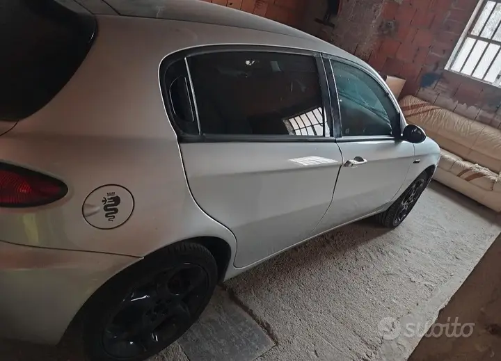 Alfa Romeo 147 2005 photo 3