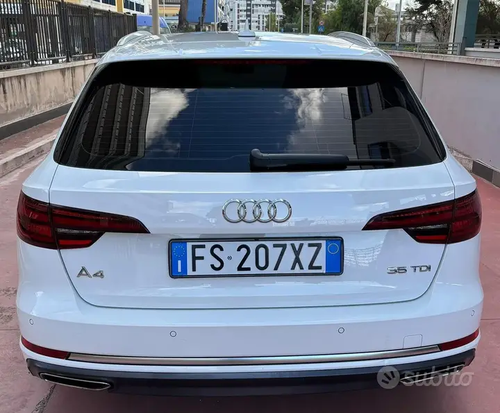 Audi A4 2018 photo 2