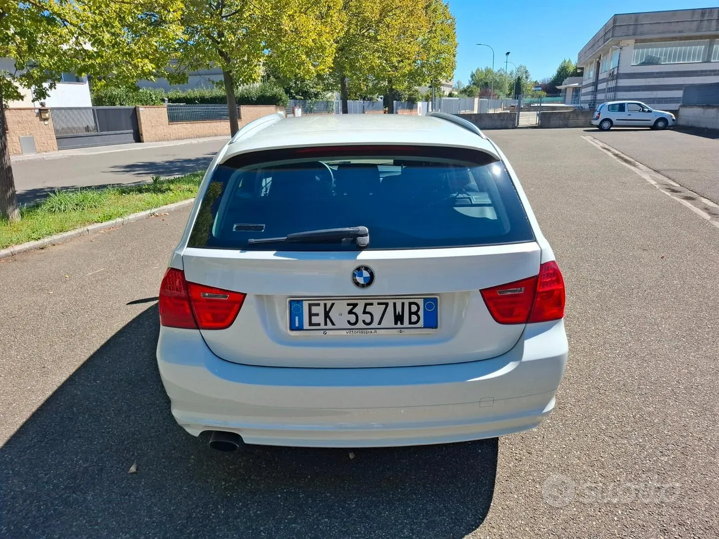 BMW 318 2011 photo 5