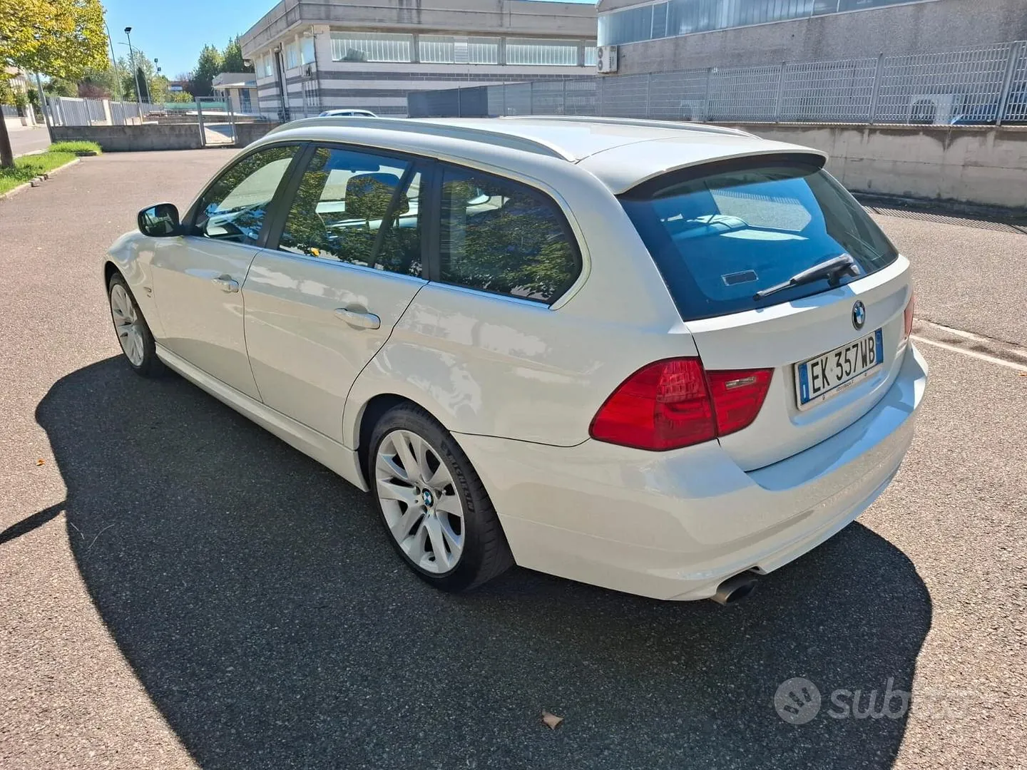 BMW 318 2011 photo 4