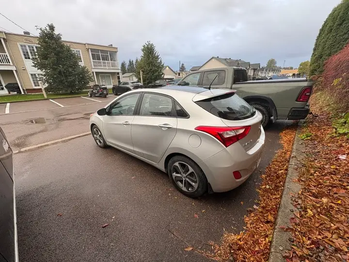 Hyundai Elantra Gt 2016 photo 3