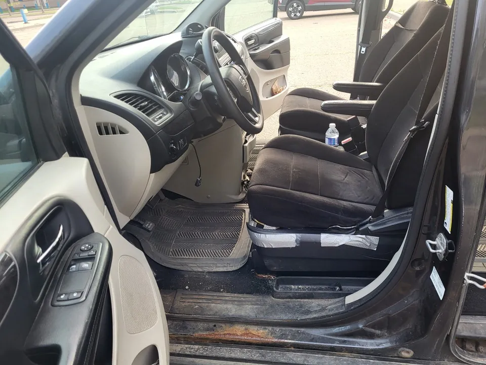 Dodge Grand Caravan 2012 photo 2
